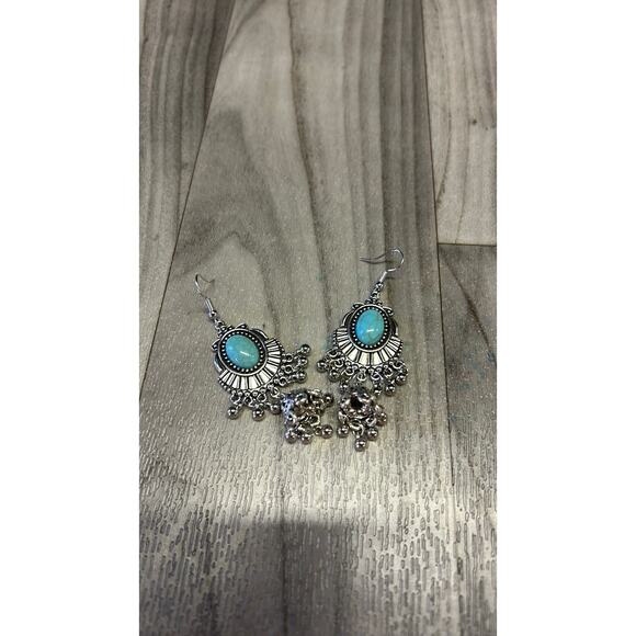 Turquoise dangly earrings - Picture 4 of 5
